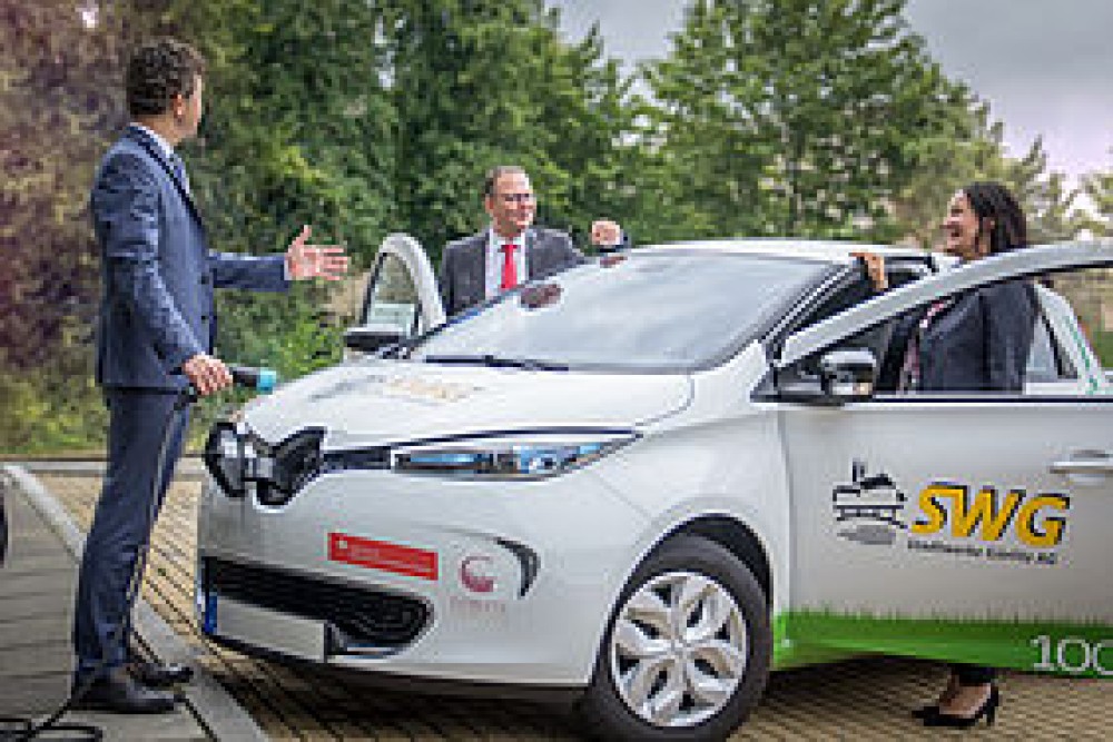 Matthias Block (Vorstandsvorsitzender der SWG AG) mit den Carsharing-Partnern Sparkasse Oberlausitz-Niederschlesien – Enrico Kretschmar (Bereichsleiter Marktbereich Görlitz der Sparkasse Oberlausitz-Niederschlesien) – und der Europastadt GörlitzZgorzelec GmbH – Andrea Friederike Behr (GF EGZ).