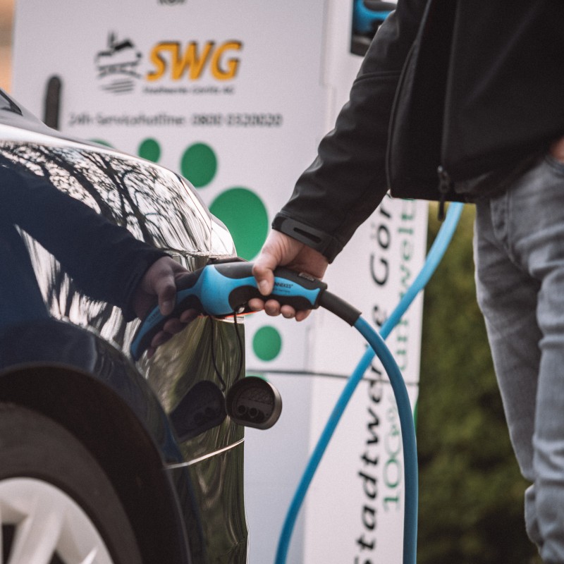 Elektromobilität - Auto wird geladen.